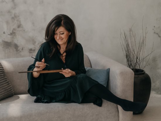 The Journey of a Nail Technician – From Salon Work to Teaching and Creating My Own Brush Set