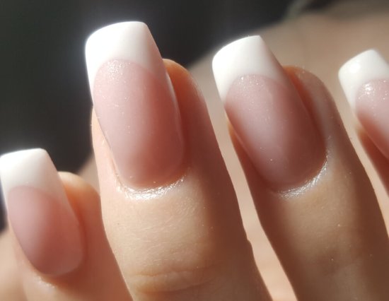 Elegant French manicure – flawless smile lines